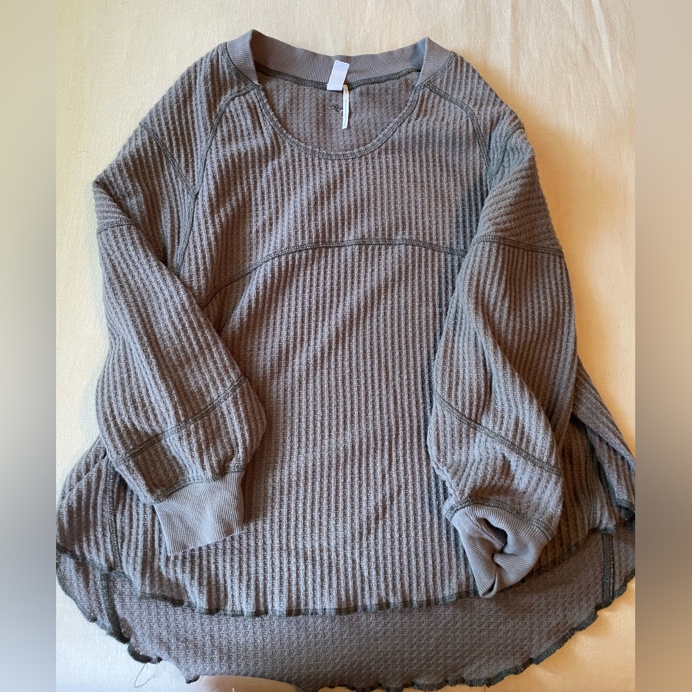 URBAN OUTFITTERS SOFT LONG SLEEVE
